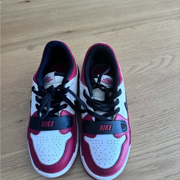 Little Kids Jordan low - Picture 2 of 3